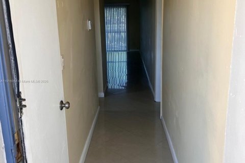 Condominio en alquiler en Tamarac, Florida, 1 dormitorio, 69.68 m2 № 1972276 - foto 4