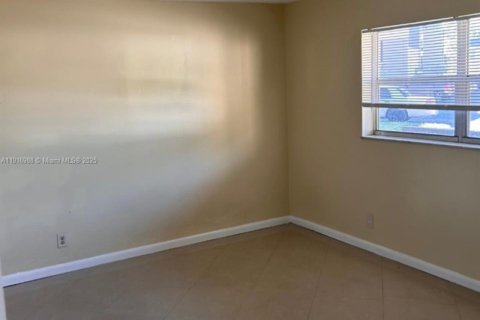 Condominio en alquiler en Tamarac, Florida, 1 dormitorio, 69.68 m2 № 1972276 - foto 8