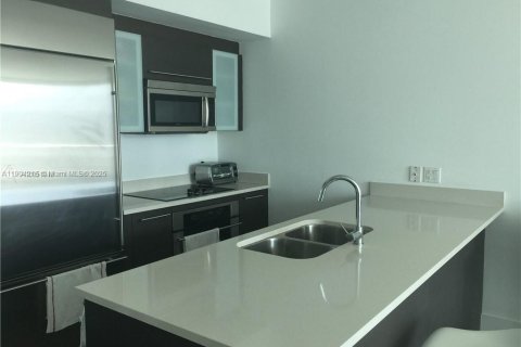 Condominio en alquiler en Miami, Florida, 1 dormitorio, 68.56 m2 № 1955370 - foto 2