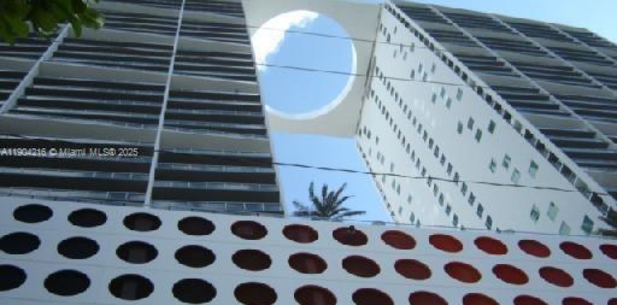 Condominio en Miami, Florida, 1 dormitorio  № 1955370