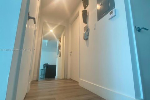 Condominio en alquiler en Miami, Florida, 1 dormitorio, 68.56 m2 № 1955370 - foto 8