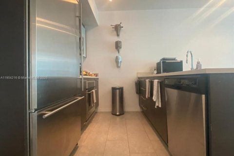 Condominio en alquiler en Miami, Florida, 1 dormitorio, 68.56 m2 № 1955370 - foto 3