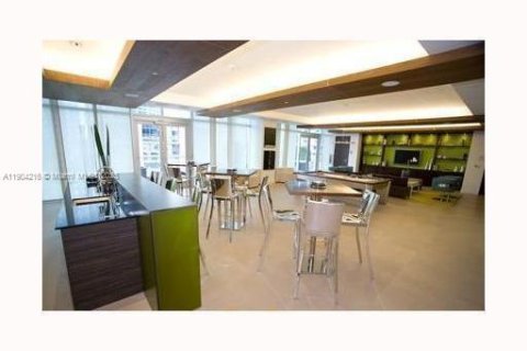 Condominio en alquiler en Miami, Florida, 1 dormitorio, 68.56 m2 № 1955370 - foto 19