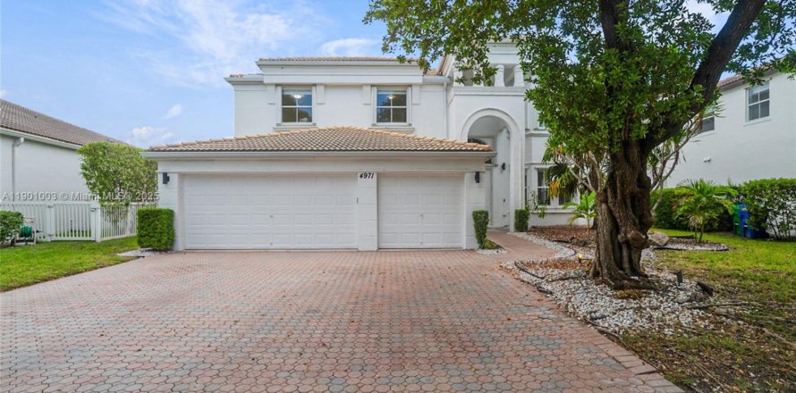 Villa ou maison à Miramar, Floride 5 chambres, 325.25 m2 № 1952226