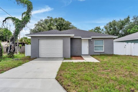 House in Lakeland, Florida 3 bedrooms, 119.38 sq.m. № 2105025