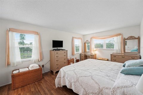 Condo in Saint Petersburg, Florida, 2 bedrooms  № 2234678 - photo 13