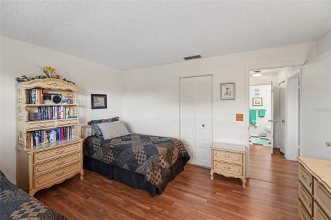 Condo in Saint Petersburg, Florida, 2 bedrooms  № 2234678 - photo 15