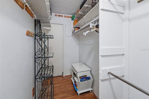 Condo in Saint Petersburg, Florida, 2 bedrooms  № 2234678 - photo 6