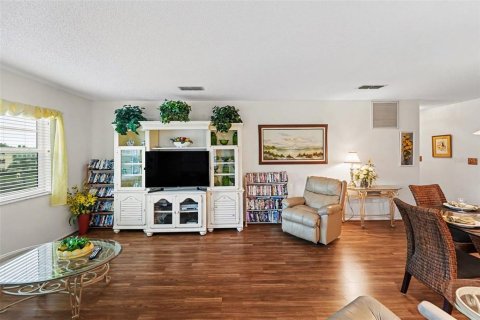 Condo in Saint Petersburg, Florida, 2 bedrooms  № 2234678 - photo 9