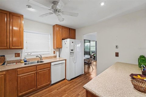 Condo in Saint Petersburg, Florida, 2 bedrooms  № 2234678 - photo 3
