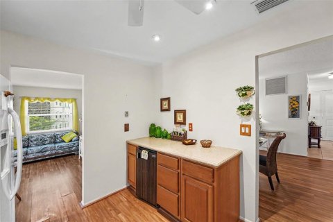 Condo in Saint Petersburg, Florida, 2 bedrooms  № 2234678 - photo 7