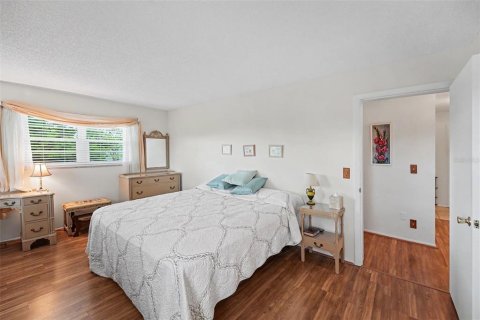 Condo in Saint Petersburg, Florida, 2 bedrooms  № 2234678 - photo 12