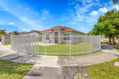 Villa ou maison à vendre à Miami, Floride: 3 chambres, 122.45 m2 № 1779270 - photo 16