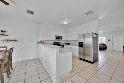 Villa ou maison à vendre à Miami, Floride: 3 chambres, 122.45 m2 № 1779270 - photo 7