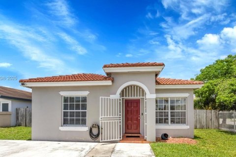 Villa ou maison à vendre à Miami, Floride: 3 chambres, 122.45 m2 № 1779270 - photo 1