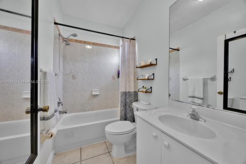 Villa ou maison à vendre à Miami, Floride: 3 chambres, 122.45 m2 № 1779270 - photo 11