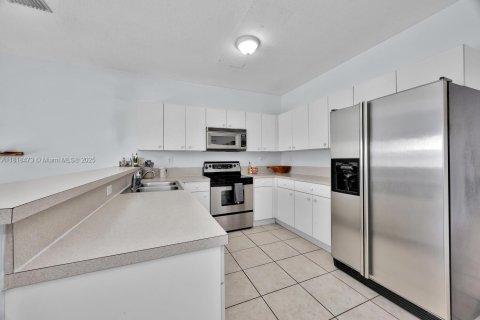Villa ou maison à vendre à Miami, Floride: 3 chambres, 122.45 m2 № 1779270 - photo 6