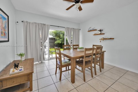 Villa ou maison à vendre à Miami, Floride: 3 chambres, 122.45 m2 № 1779270 - photo 4