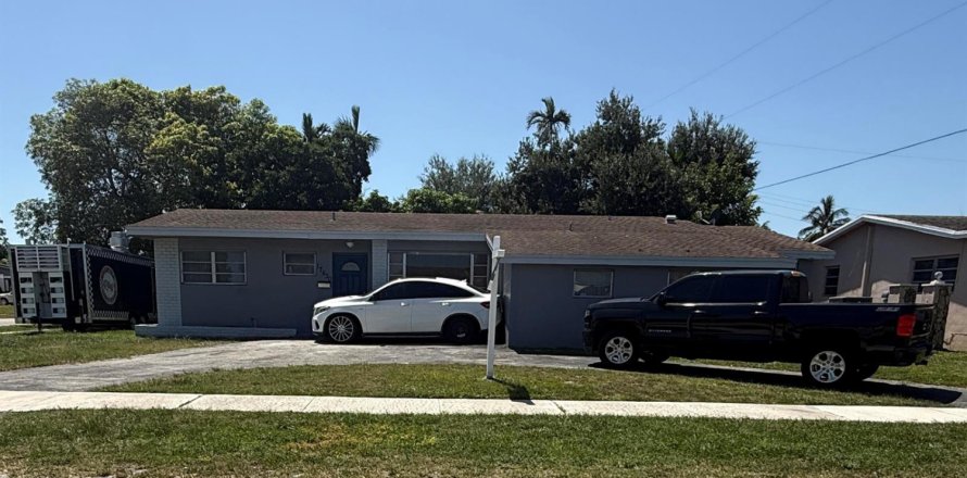 Villa ou maison à Miami Gardens, Floride 3 chambres, 159.98 m2 № 2309771