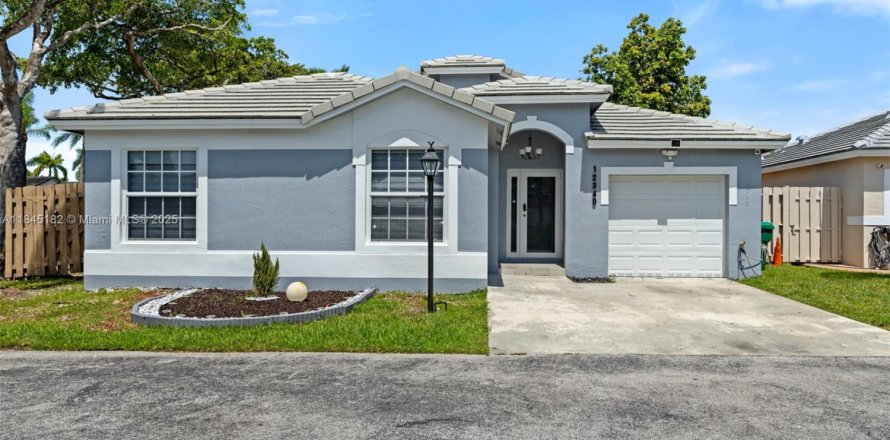 Villa ou maison à Miami, Floride 3 chambres, 146.6 m2 № 1843989