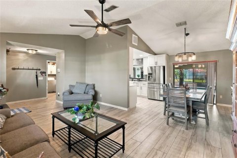 House in Kissimmee, Florida 3 bedrooms, 187.38 sq.m. № 2429127 - photo 9