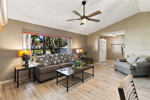 House in Kissimmee, Florida 3 bedrooms, 187.38 sq.m. № 2429127 - photo 8