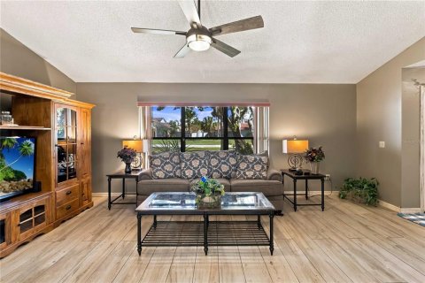 House in Kissimmee, Florida 3 bedrooms, 187.38 sq.m. № 2429127 - photo 7