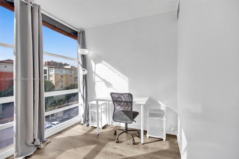 Copropriété à louer à Sunny Isles Beach, Floride: 1 chambre, 67.35 m2 № 1964717 - photo 5