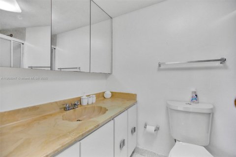 Copropriété à louer à Sunny Isles Beach, Floride: 1 chambre, 67.35 m2 № 1964717 - photo 11