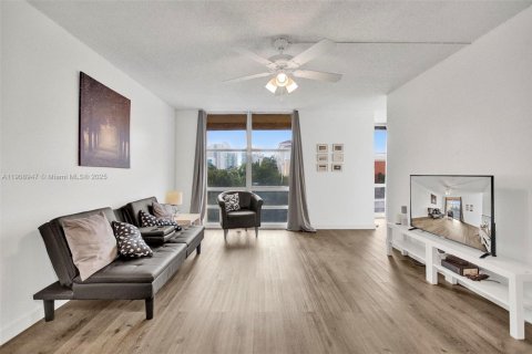 Copropriété à louer à Sunny Isles Beach, Floride: 1 chambre, 67.35 m2 № 1964717 - photo 2