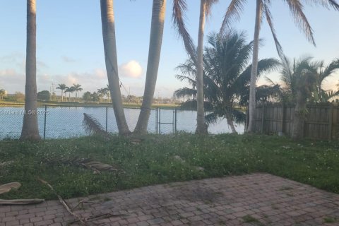 Villa ou maison à vendre à Homestead, Floride: 5 chambres, 253.81 m2 № 1671925 - photo 16