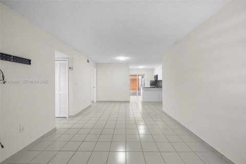 Снять в аренду кондоминиум в Хайалиа, Флорида 2 спальни, 103.12м2, № 1992389 - фото 6