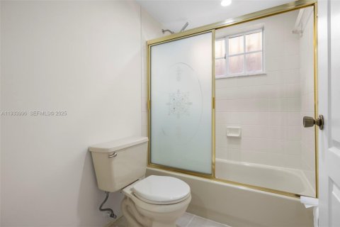 Снять в аренду кондоминиум в Хайалиа, Флорида 2 спальни, 103.12м2, № 1992389 - фото 28