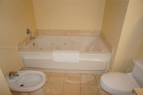 Купить кондоминиум в Санни-Айлс-Бич, Флорида 1 спальня, 86.4м2, № 2044010 - фото 10