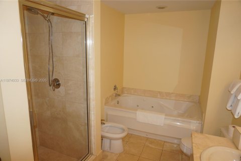 Купить кондоминиум в Санни-Айлс-Бич, Флорида 1 спальня, 86.4м2, № 2044010 - фото 11