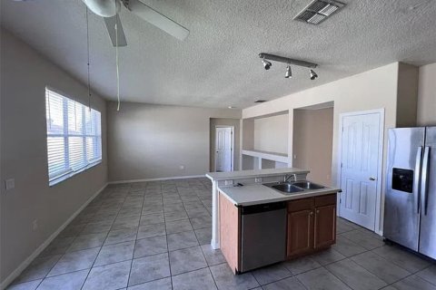 Villa ou maison à louer à Davenport, Floride: 4 chambres, 182.09 m2 № 2425361 - photo 4