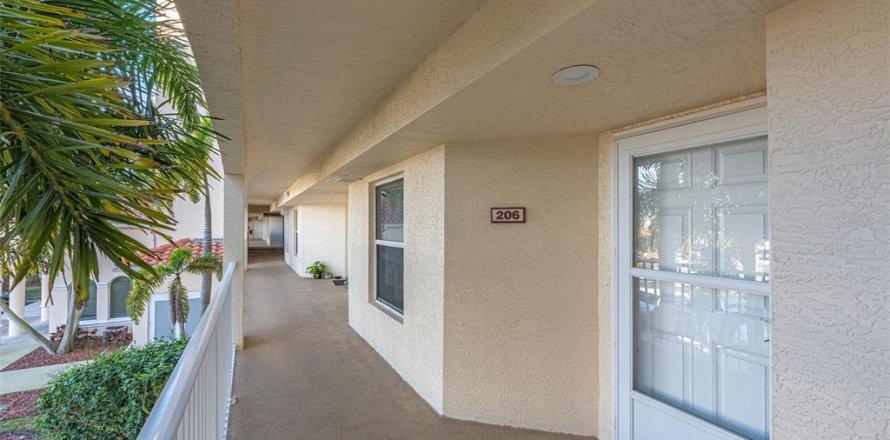 Condo in Cape Canaveral, Florida, 3 bedrooms  № 2109770