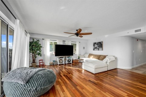Condo in Cape Canaveral, Florida, 3 bedrooms  № 2109770 - photo 13