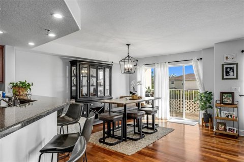Condo in Cape Canaveral, Florida, 3 bedrooms  № 2109770 - photo 11