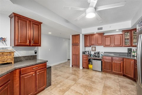 Condo in Cape Canaveral, Florida, 3 bedrooms  № 2109770 - photo 6