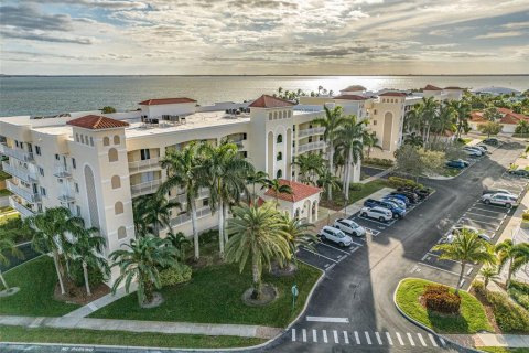Condo in Cape Canaveral, Florida, 3 bedrooms  № 2109770 - photo 2