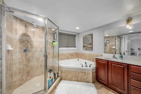 Condo in Cape Canaveral, Florida, 3 bedrooms  № 2109770 - photo 22