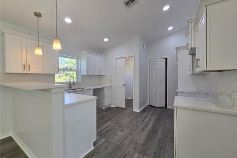 House in Ocklawaha, Florida 3 bedrooms, 121.7 sq.m. № 2226013 - photo 14