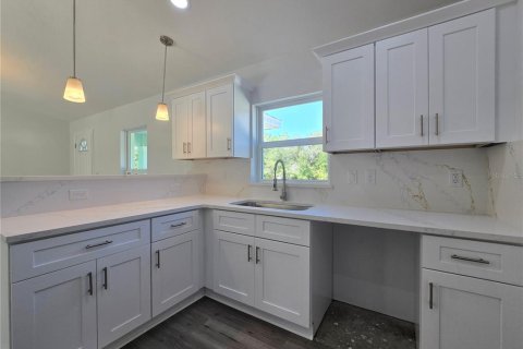 House in Ocklawaha, Florida 3 bedrooms, 121.7 sq.m. № 2226013 - photo 19