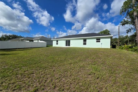 House in Ocklawaha, Florida 3 bedrooms, 121.7 sq.m. № 2226013 - photo 4