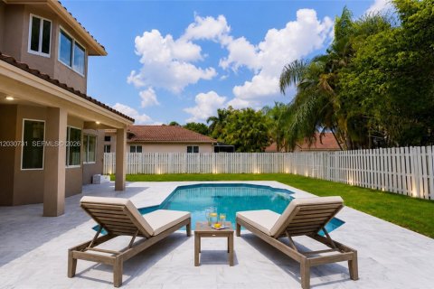 Casa en alquiler en Weston, Florida, 5 dormitorios, 309.46 m2 № 2077599 - foto 2