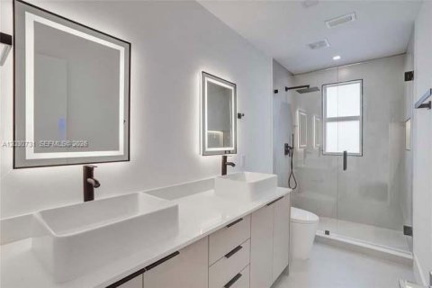 Casa en alquiler en Weston, Florida, 5 dormitorios, 309.46 m2 № 2077599 - foto 15