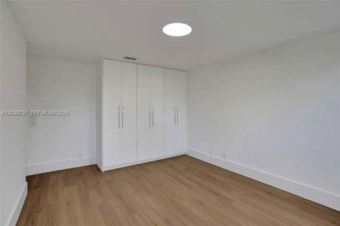 Casa en alquiler en Weston, Florida, 5 dormitorios, 309.46 m2 № 2077599 - foto 11