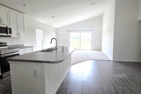 House in Frostproof, Florida 4 bedrooms, 180.79 sq.m. № 2210367 - photo 12