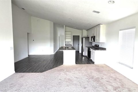 House in Frostproof, Florida 4 bedrooms, 180.79 sq.m. № 2210367 - photo 19